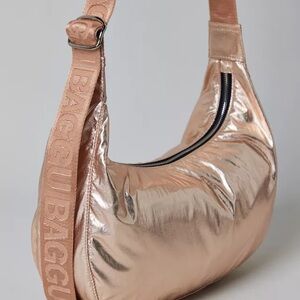 Medium Crescent | Baggu | Rose Gold UO Exclusive